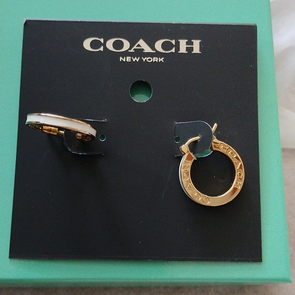 Coach F73021 HUGGIE EARRINGS Enamel GOLD/CHALK - Picture 3 of 8
